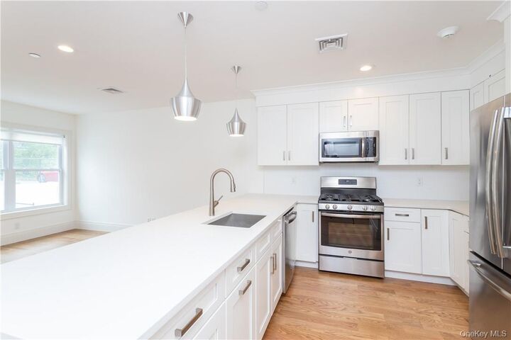 Property Photo: 121 Fisher Avenue 5 NY 10606