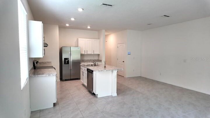 Property Photo:  1241 Yellow Finch Drive  FL 33837 