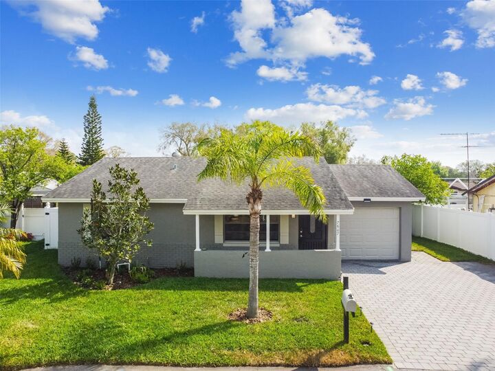 Property Photo: 7607 Woodland Oaks Court FL 33615
