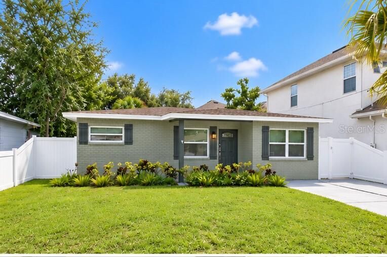 Property Photo: 3926 W Cass Street FL 33609