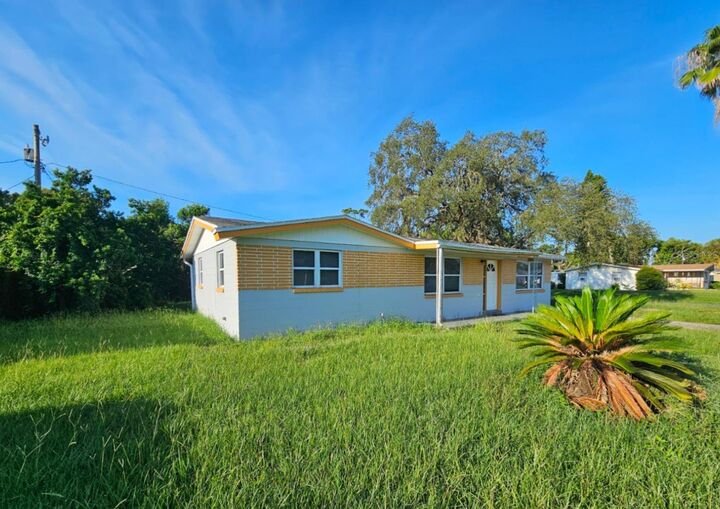 Property Photo:  4122 Kibler Lane  FL 34691 