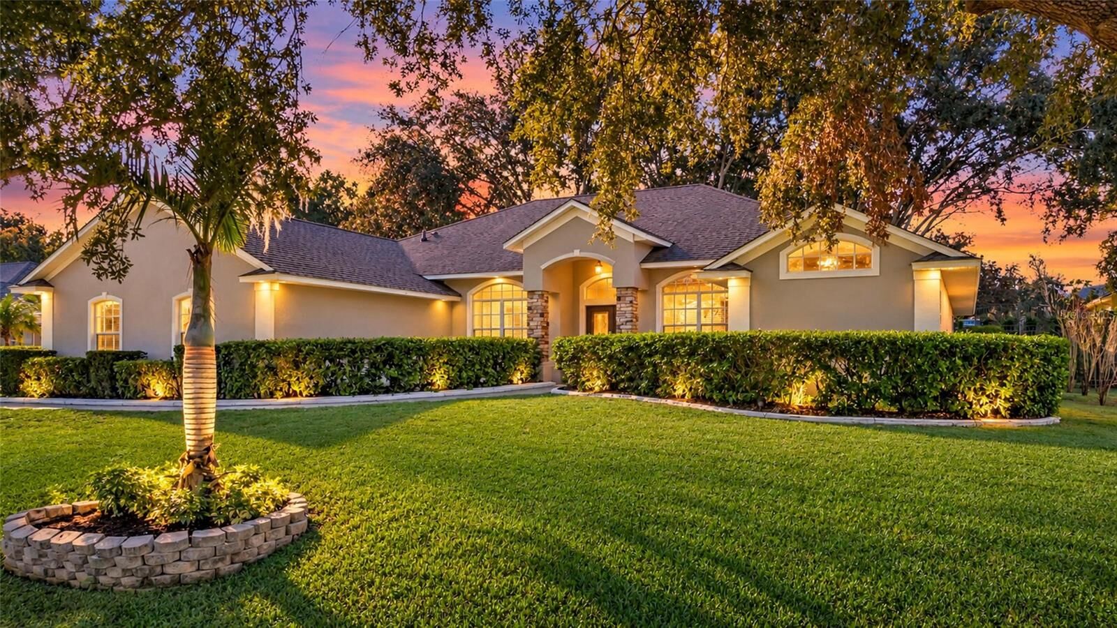Property Photo:  10504 Jardim De Largo Street  FL 34711 