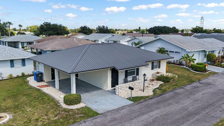 Property Photo:  701 W Brockton Place  FL 33573 
