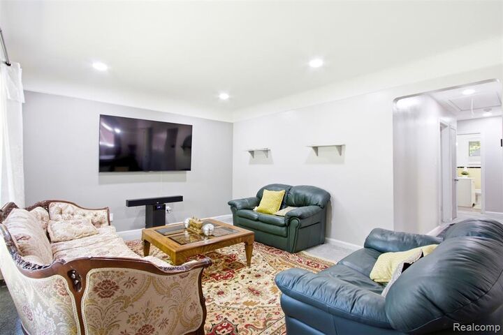 Property Photo: 9546 Hazelton Avenue MI 48239 1402