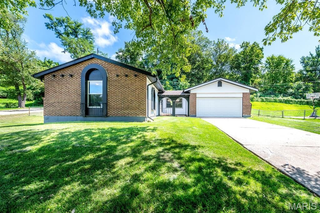 Property Photo:  11488 Prentice Drive  MO 63033 