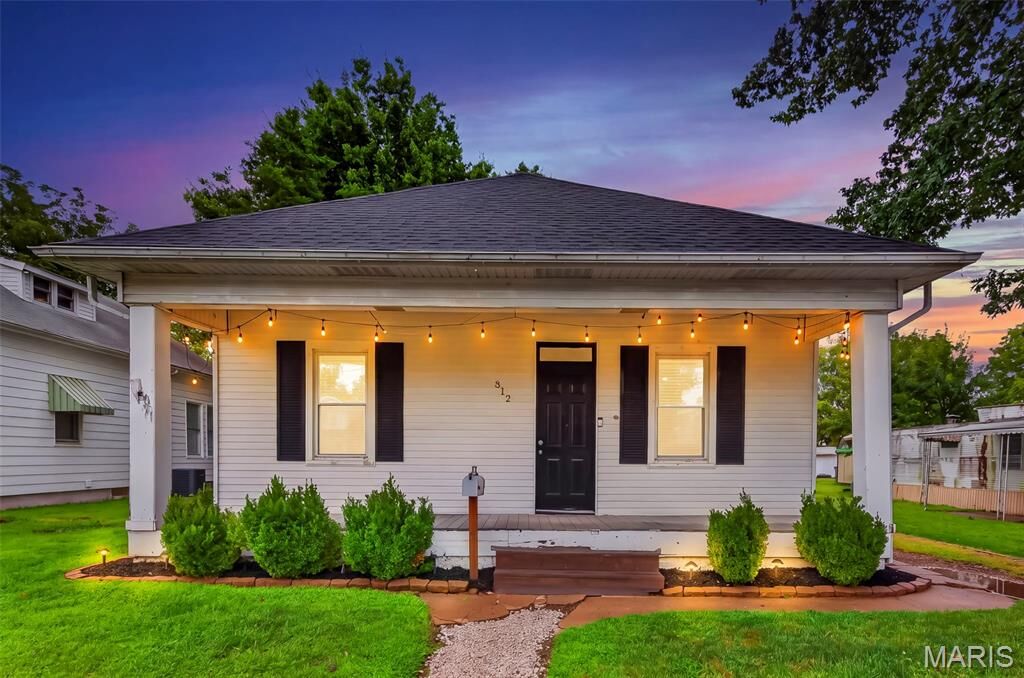 Property Photo:  512 S Main Street  IL 62239 