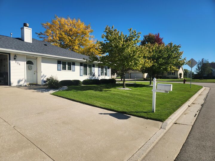 Property Photo:  134 Ashland Ct  WI 53085 