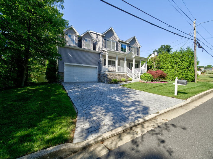 Property Photo:  