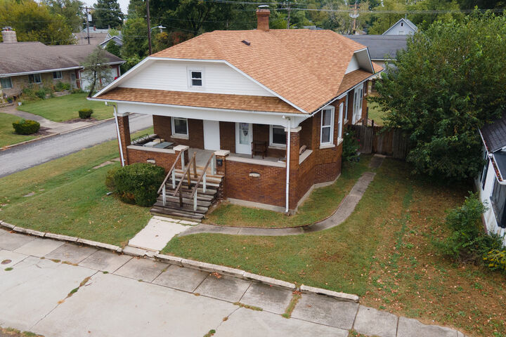 Property Photo:  