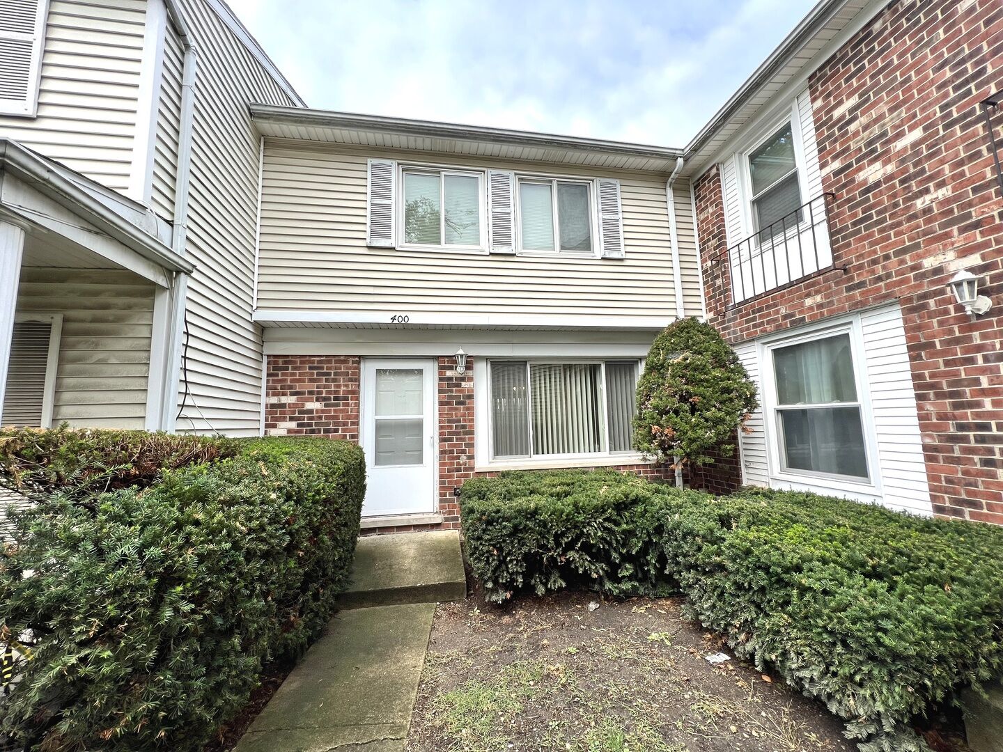 Property Photo:  400 Wellington Lane  IL 60440 