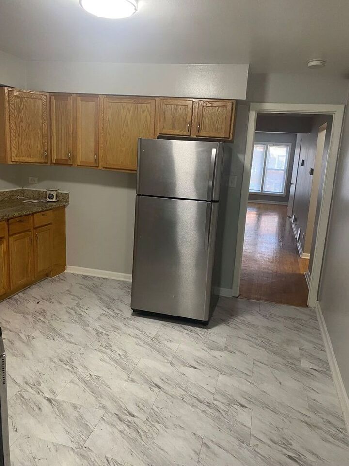 Property Photo:  7637 S Essex Avenue 2  IL 60649 