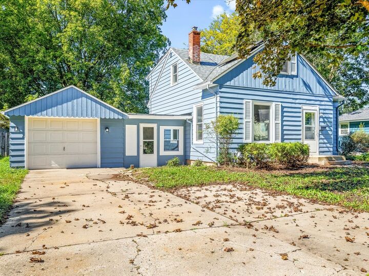 Property Photo:  407 Glendale Avenue  IL 61108 