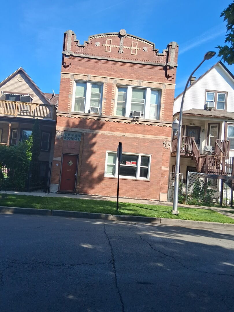 Property Photo:  3053 N Elbridge Avenue 1-F  IL 60618 