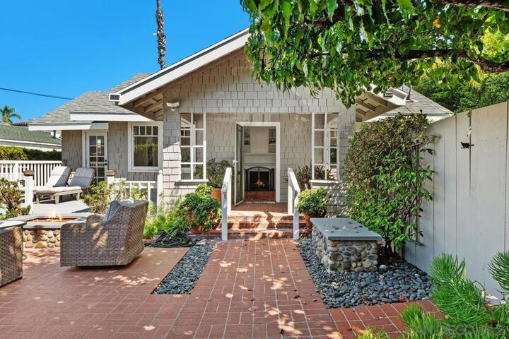 Property Photo:  