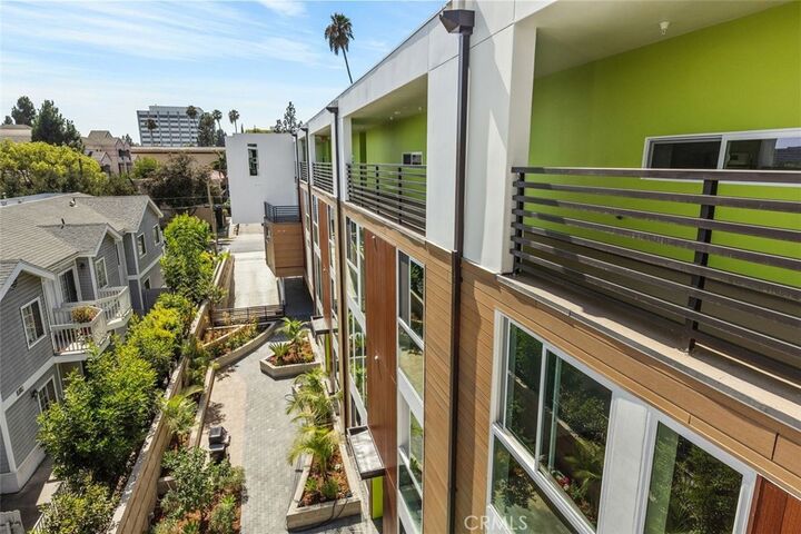 Property Photo:  176 N Catalina Avenue 401  CA 91106 