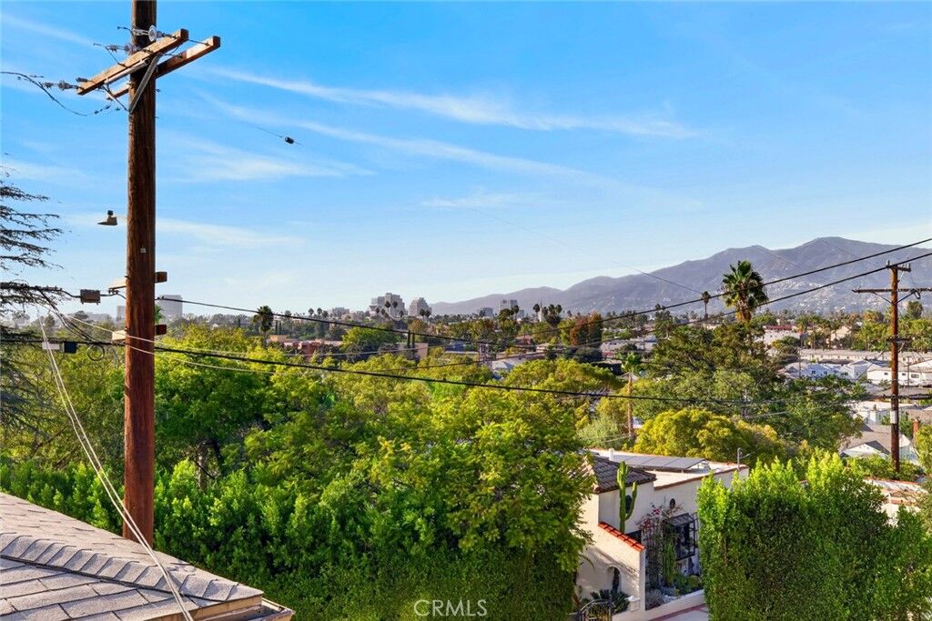 Property Photo:  1440 Verd Oaks Dr A  CA 91205 