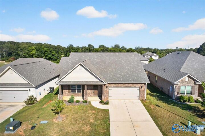 Property Photo:  137 Pennington Avenue  AL 35811 