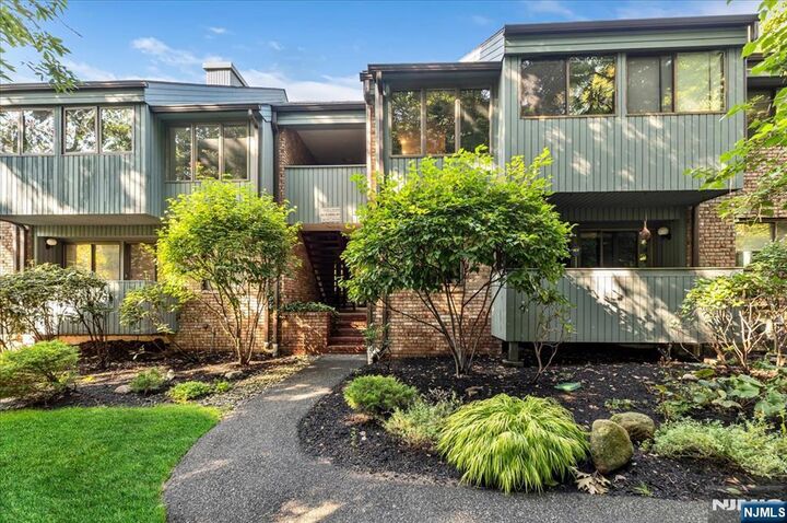 Property Photo:  132 Indian Hollow Court  NJ 07430 