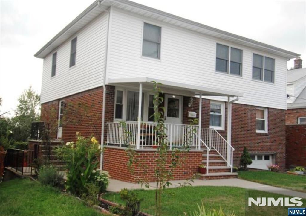 Property Photo:  165 Morningside Lane 2  NJ 07650 