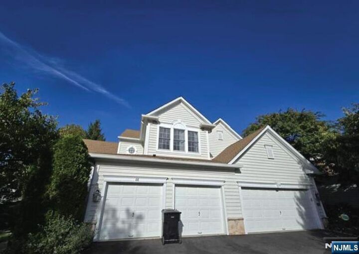 Property Photo:  68 Buckthorn Court  NJ 07652 