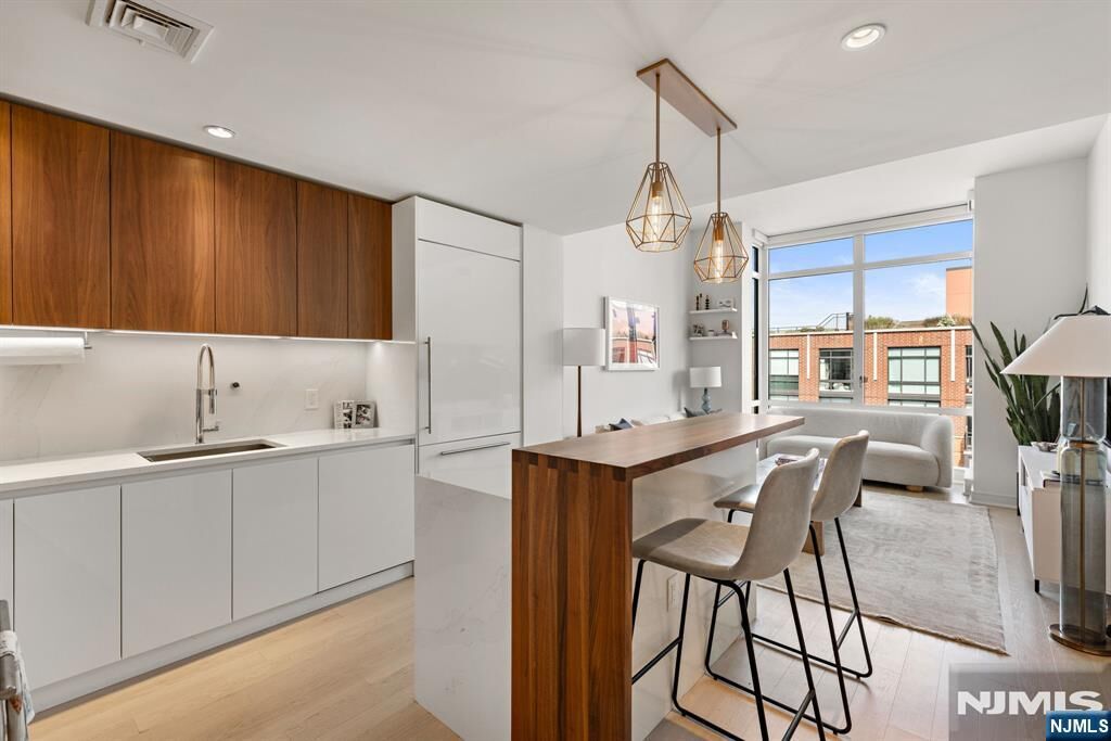 Property Photo: 1000 Maxwell Lane Ph12g NJ 07030
