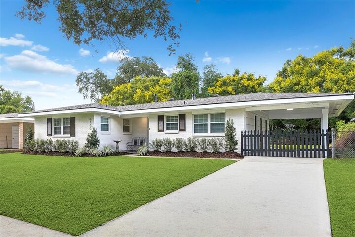 Property Photo: 6100 Stratford Place LA 70131