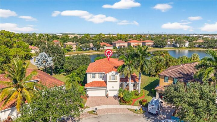 Property Photo: 2212 Vardin Pl FL 34120