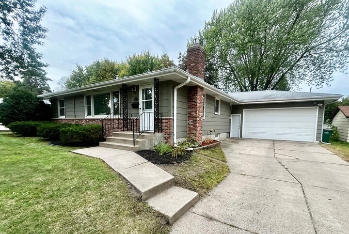 Property Photo:  5429 Sumter Avenue N  MN 55428 