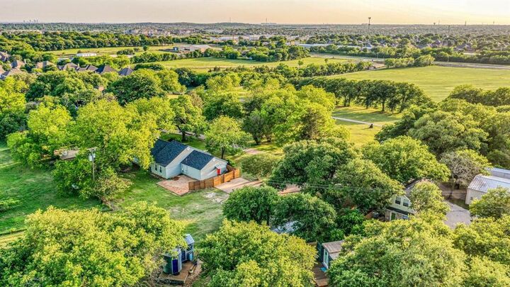 Property Photo: 1000 N Main Street TX 76248