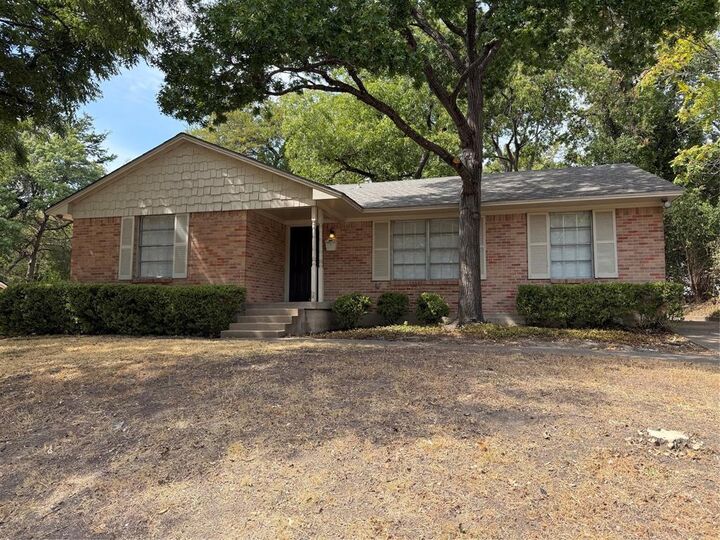 Property Photo: 4515 Dove Creek Way TX 75232