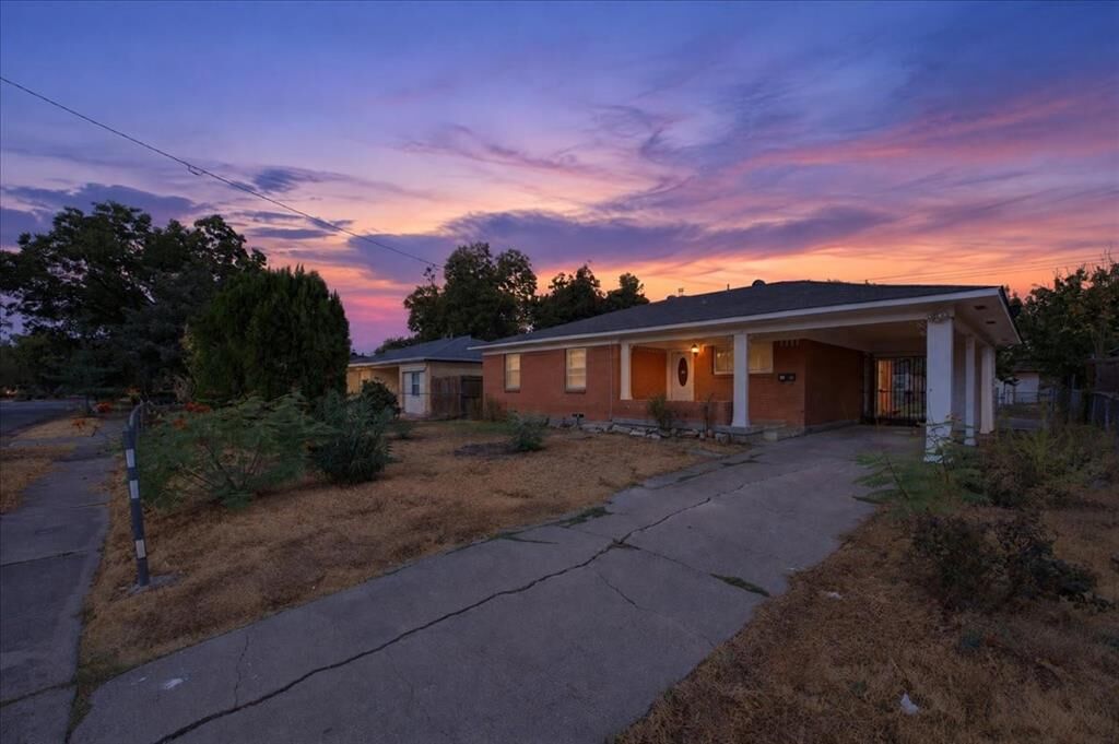 Property Photo:  1919 Yucca Drive  TX 75217 