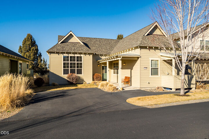 Property Photo: 11104 Desert Sky Loop OR 97756