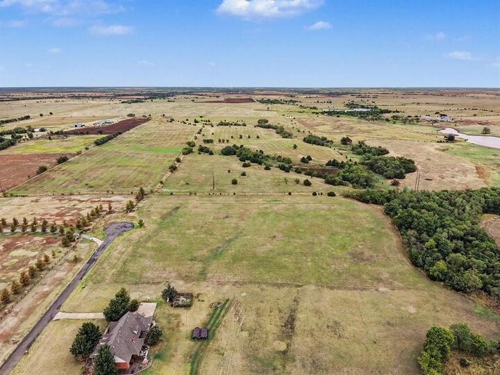 Property Photo:  8626 Elk Alley  OK 73044 