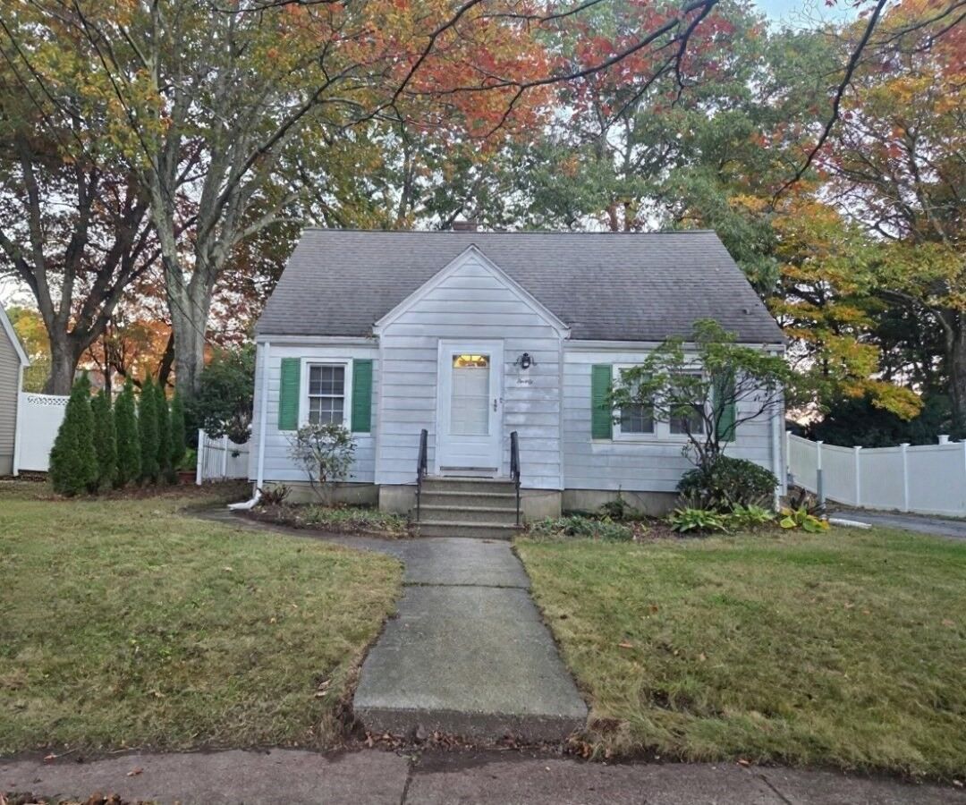 Property Photo:  20 Ridgewood Rd  MA 01606 
