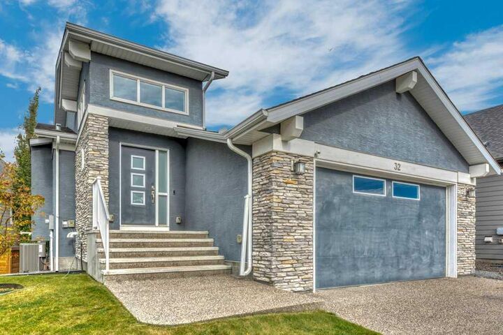 Property Photo:  32 Walden Place SE  AB T2X 1Y5 