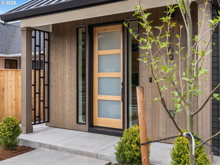 Property Photo:  5169 SE 28th Ave  OR 97202 