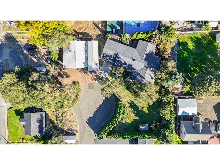 Property Photo:  2420 E 14th Pl  OR 97058 