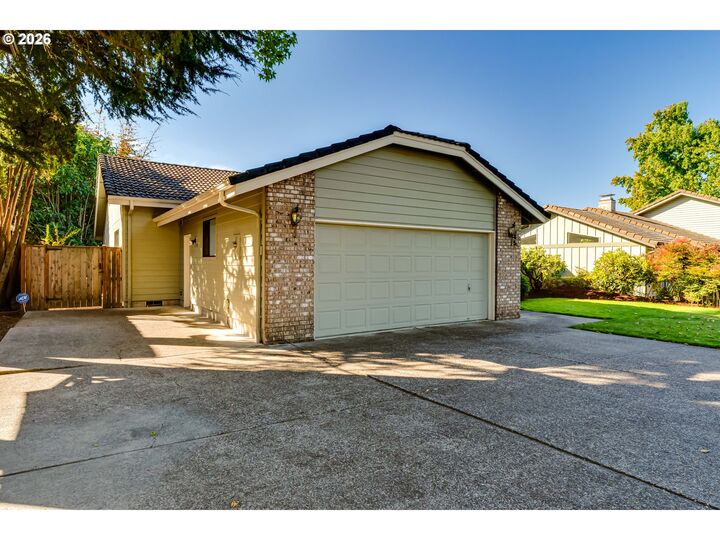 Property Photo:  1445 Kellogg Rd  OR 97477 