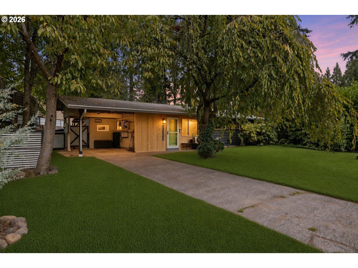 Property Photo:  12445 NE Hassalo St  OR 97230 