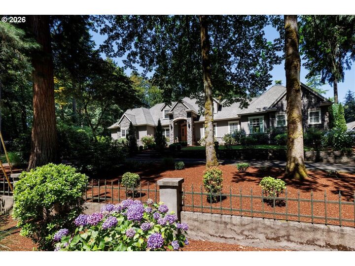 Property Photo: 1261 SW Underhill Rd OR 97219
