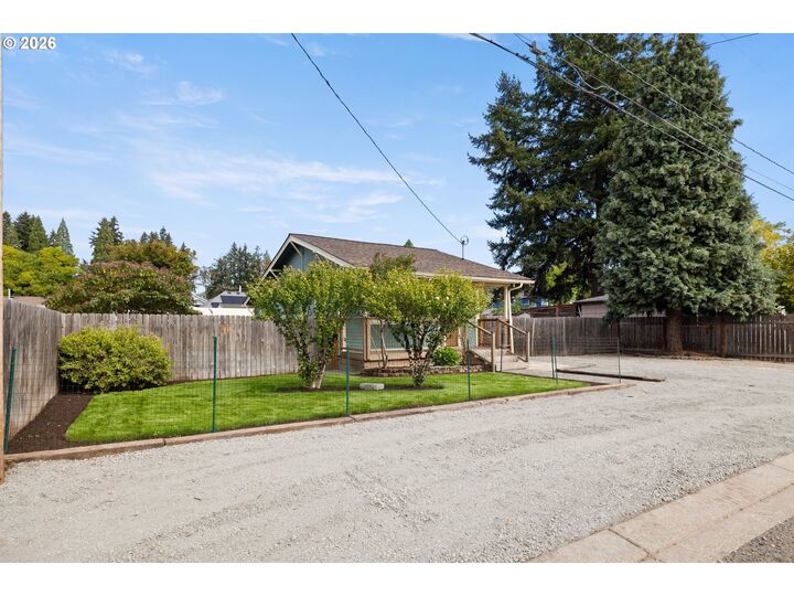 Property Photo: 9929 SE Brandeis St OR 97015