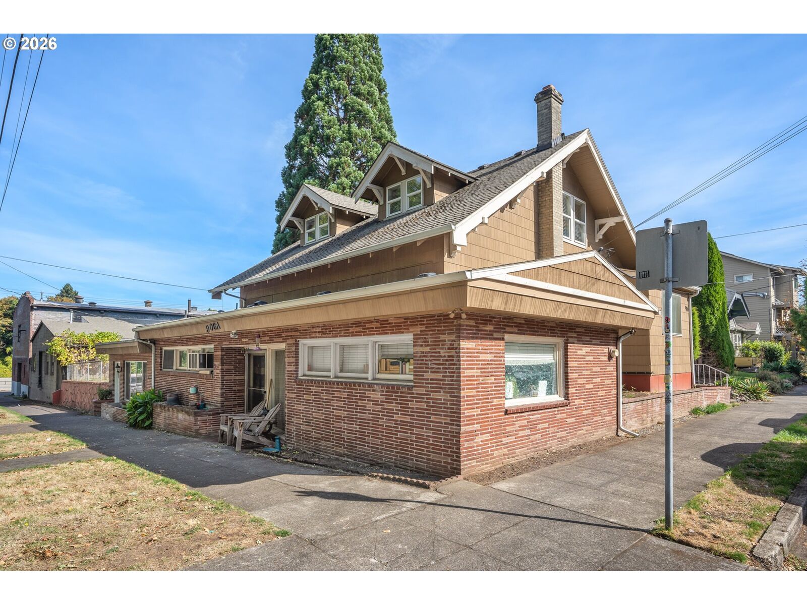 Property Photo:  906 NE 24th Ave  OR 97232 