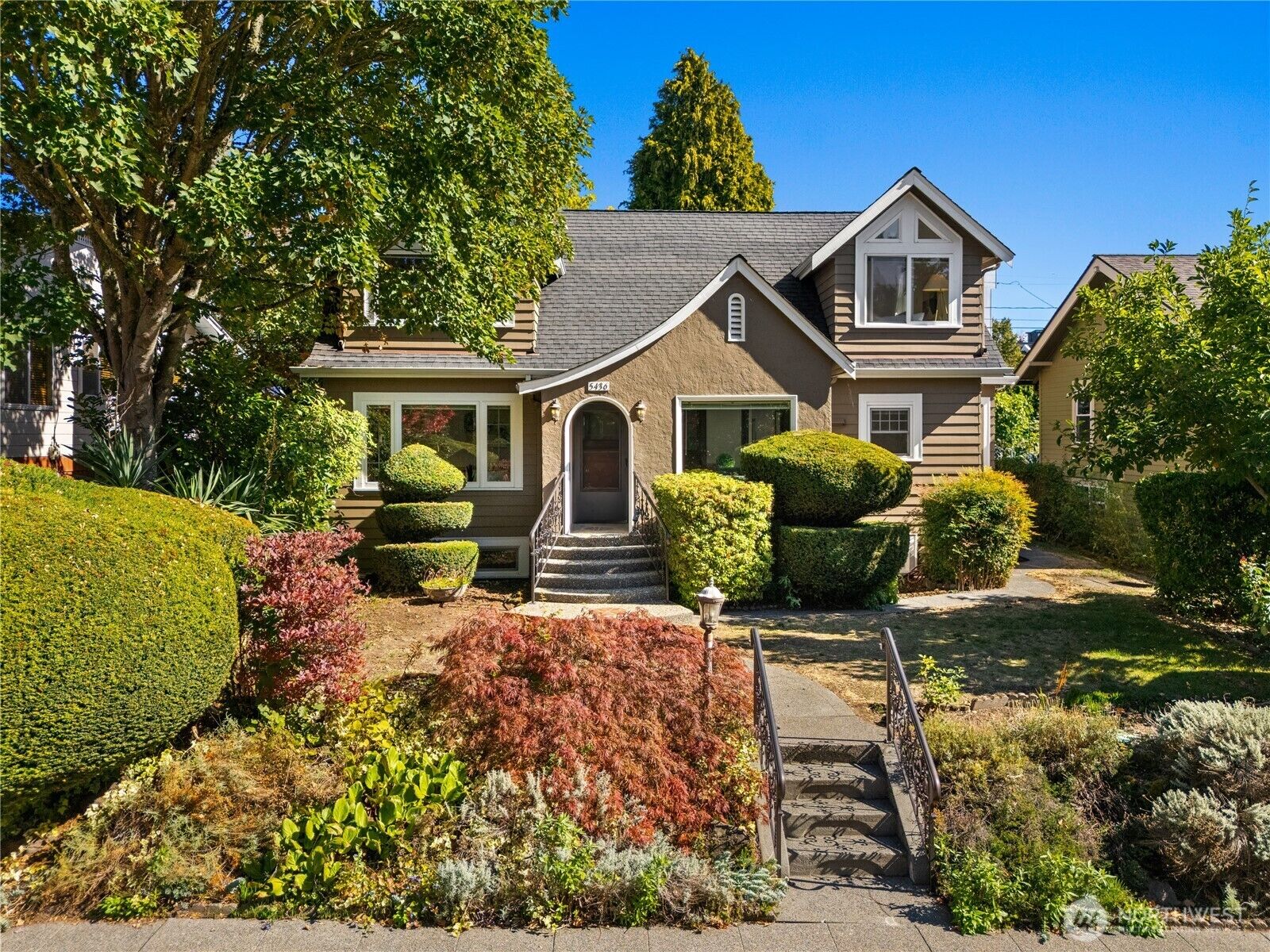 Property Photo:  5436  44th Avenue SW  WA 98136 