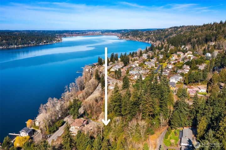 Property Photo:  11 Xx E Lake Sammamish Parkway NE  WA 98074 