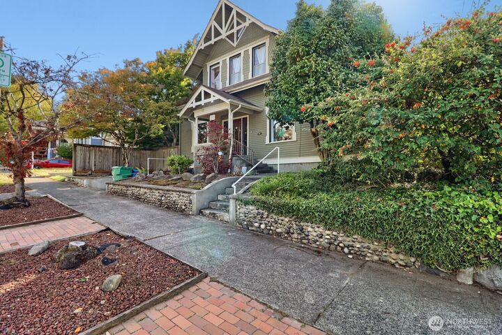 Property Photo:  803 NE 72nd Street  WA 98115 