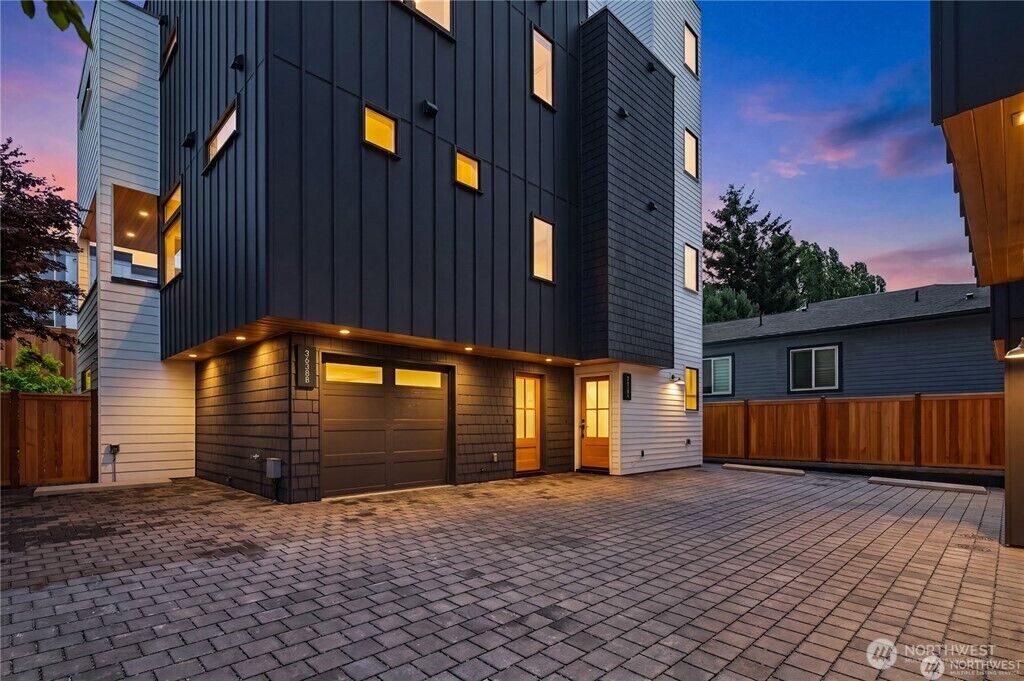 Property Photo: 3638 Greenwood Avenue N B WA 98103