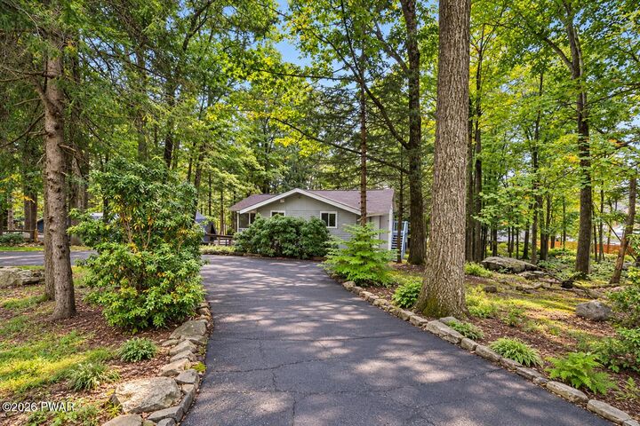 Property Photo:  211 Waterview Drive  PA 18428 