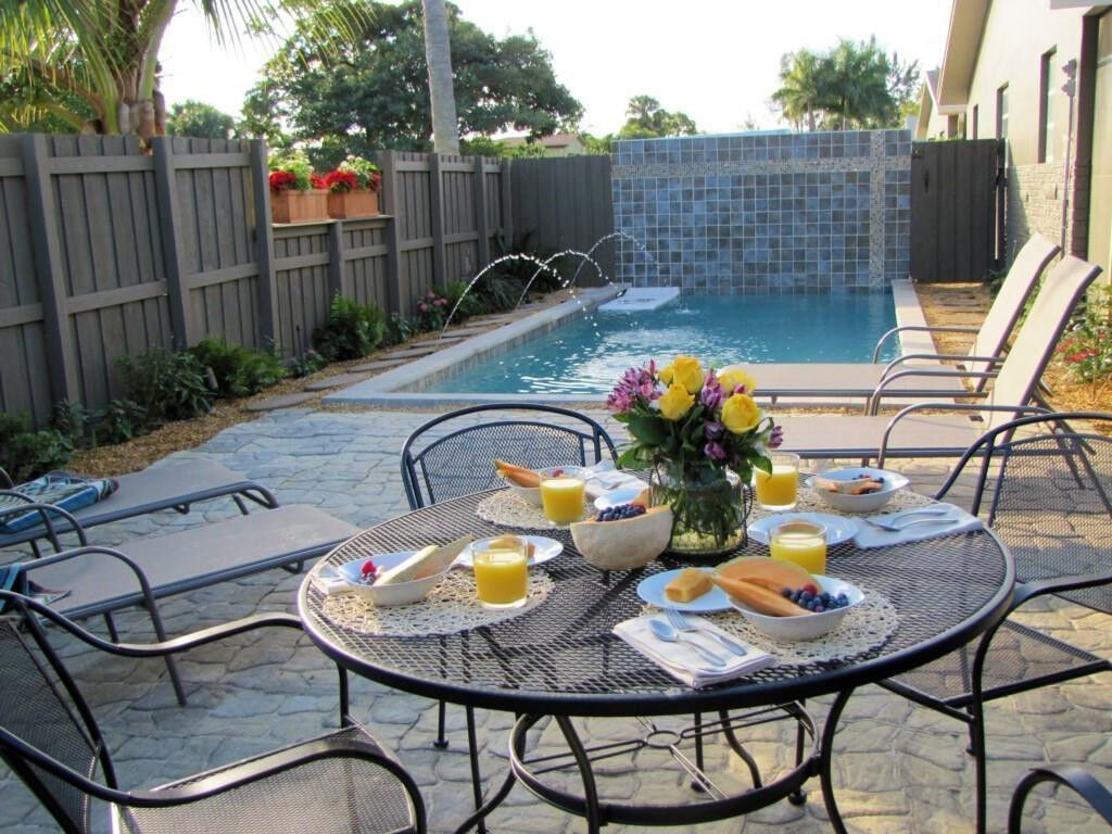 Property Photo:  2225 NE 14th Avenue  FL 33305 
