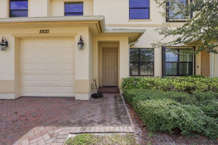 Property Photo: 10021 W Villa Circle FL 32966