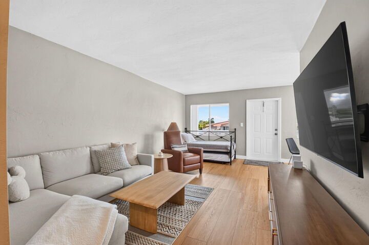 Property Photo: 2290 Sunset Avenue 20 FL 33461